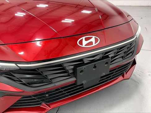 Used 2025 Hyundai Elantra SEL FWD image 34