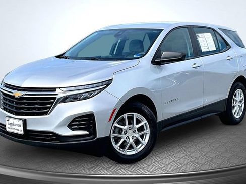 Used 2022 Chevrolet Equinox LS FWD image 1