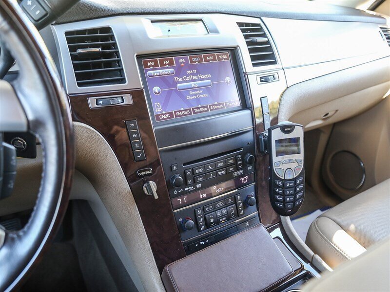 Used 2014 Cadillac Escalade ESV Premium AWD/4WD image 44