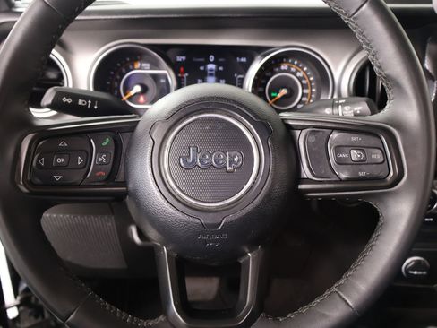 Used 2023 Jeep Gladiator Willys image 3