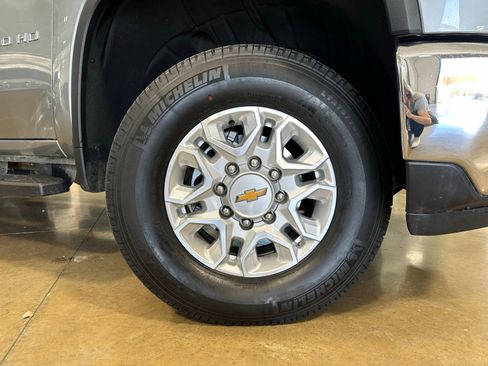 Used 2025 Chevrolet Silverado 2500 LTZ w/ LTZ Convenience Package image 10