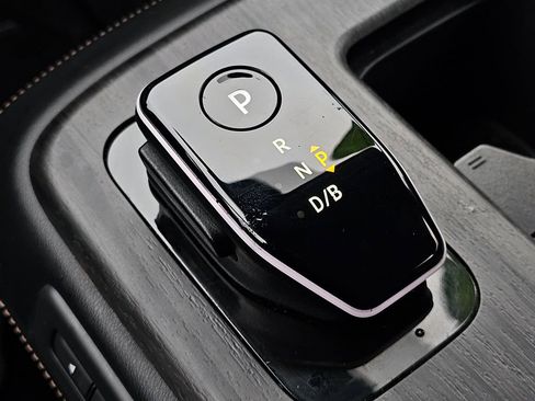 Certified 2023 Nissan Ariya AWD image 28