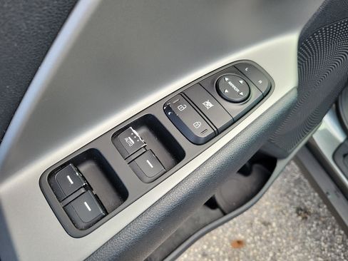 Used 2018 Kia Niro LX FWD image 20