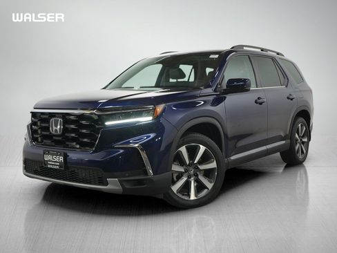 Used 2024 Honda Pilot Touring image 1