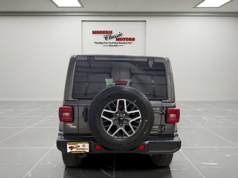 Used 2025 Jeep Wrangler Unlimited Sahara AWD/4WD image 4