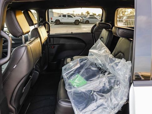 New 2026 Chrysler Pacifica Select w/ S Appearance Package image 19