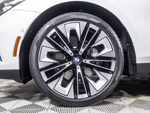 Used 2024 BMW 530i w/ Premium Package RWD image 39