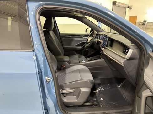 New 2026 Volkswagen Tiguan SE R-Line AWD/4WD image 36