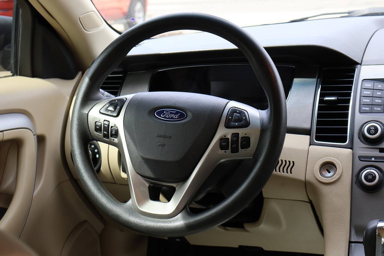 Used 2016 Ford Taurus SE FWD image 25