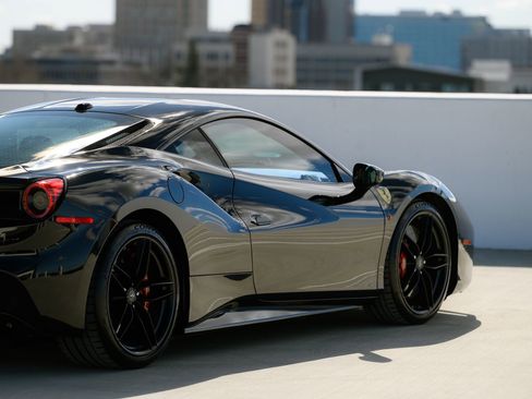 Used 2018 Ferrari 488 GTB image 19