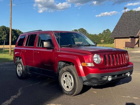 Used 2015 Jeep Patriot Sport w/ Power Value Group image 2