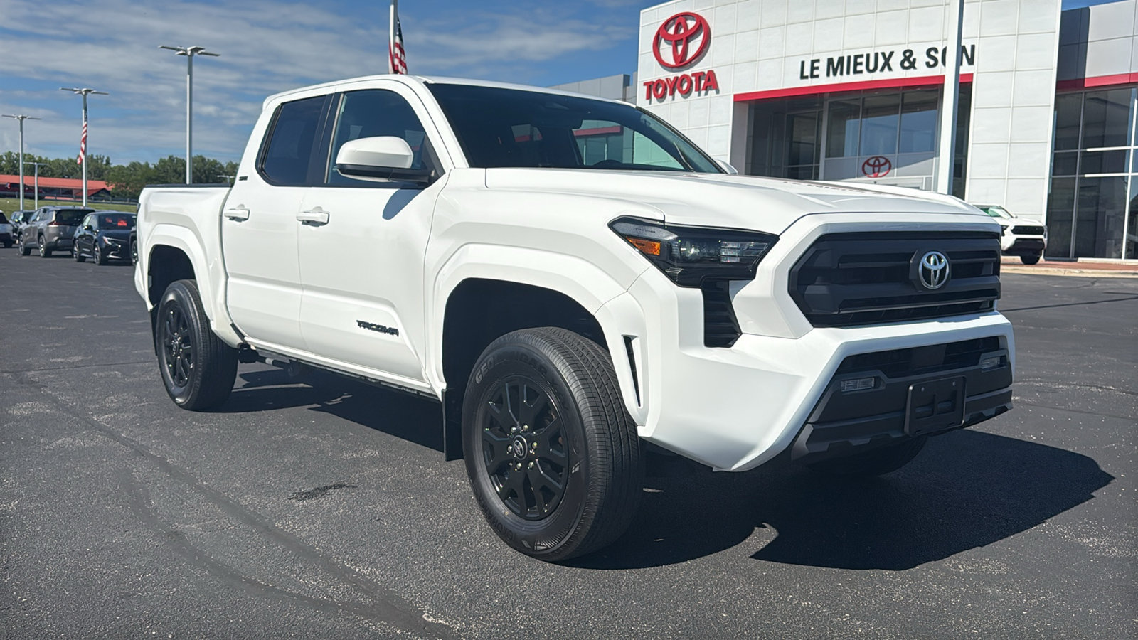 Used 2024 Toyota Tacoma SR5 AWD/4WD image 1