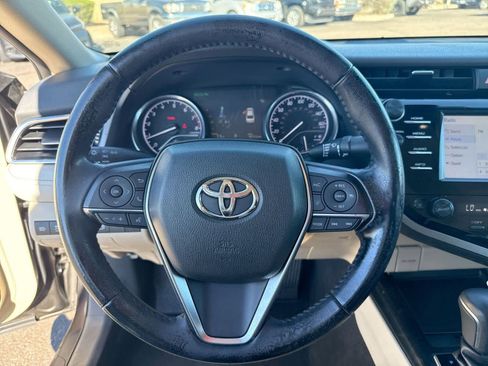 Used 2018 Toyota Camry XLE image 26