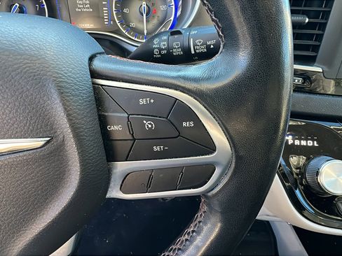 Used 2020 Chrysler Pacifica Touring-L image 29