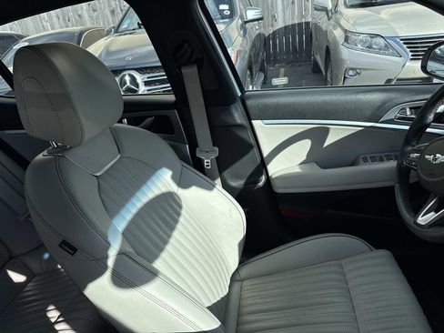 Used 2022 Genesis G70 3.3T image 10