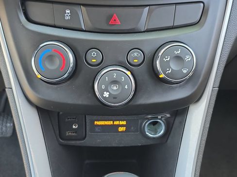 Used 2021 Chevrolet Trax LT AWD/4WD image 25