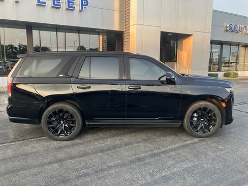 Used 2021 Cadillac Escalade Sport Platinum w/ LPO, ONYX Package AWD/4WD image 8