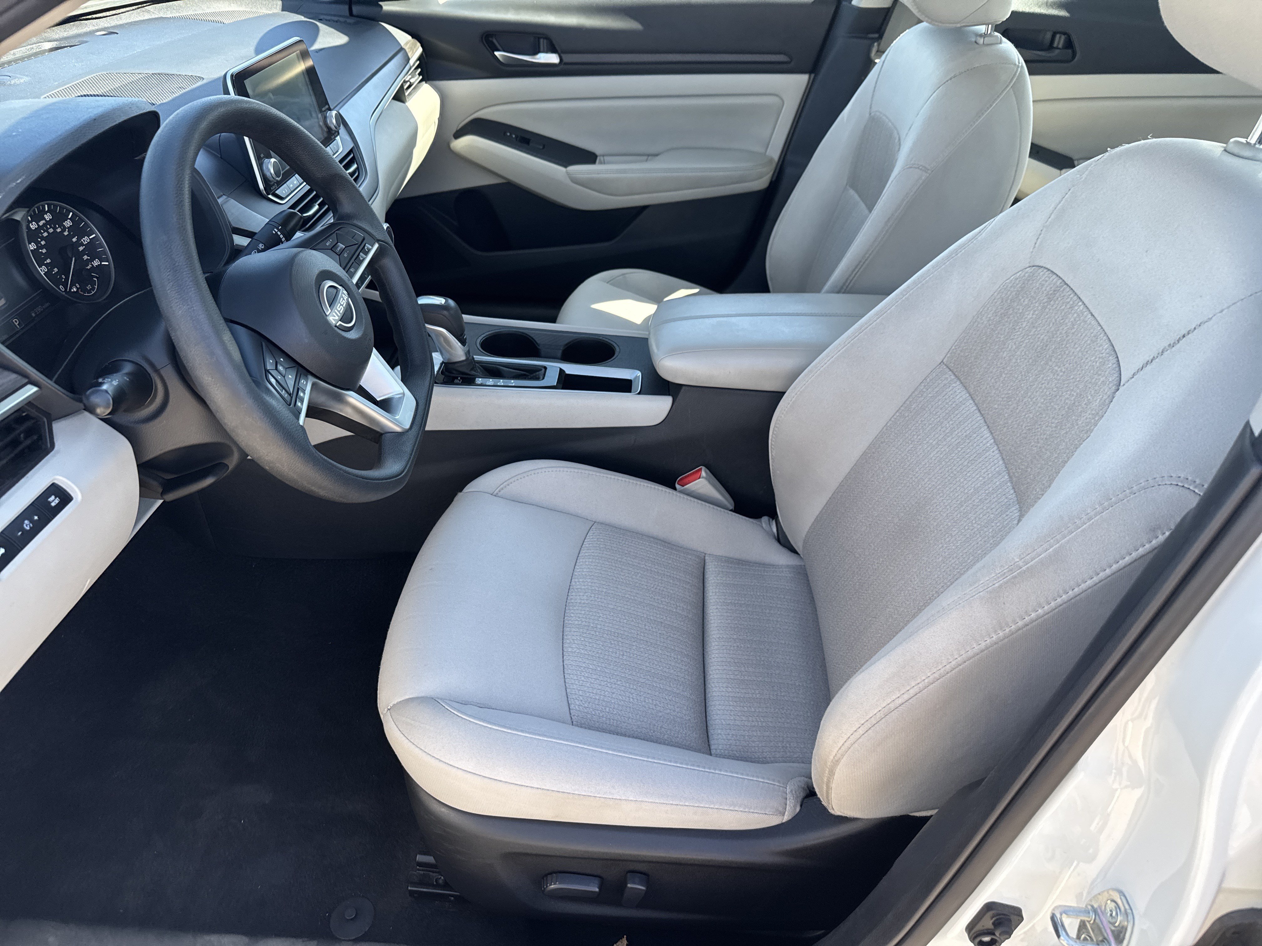 Used 2025 Nissan Altima 2.5 SV FWD image 5