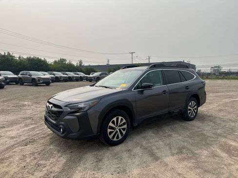 Used 2025 Subaru Outback Premium AWD/4WD image 1