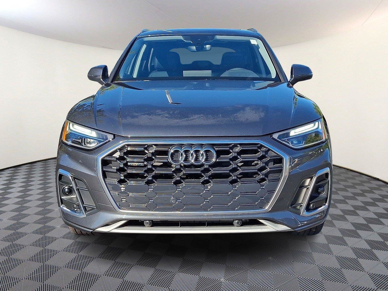 Used 2023 Audi Q5 2.0T Premium w/ Convenience Package AWD/4WD image 2