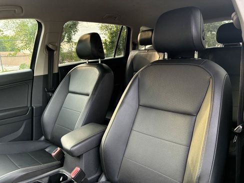 Used 2018 Volkswagen Tiguan SE FWD image 13