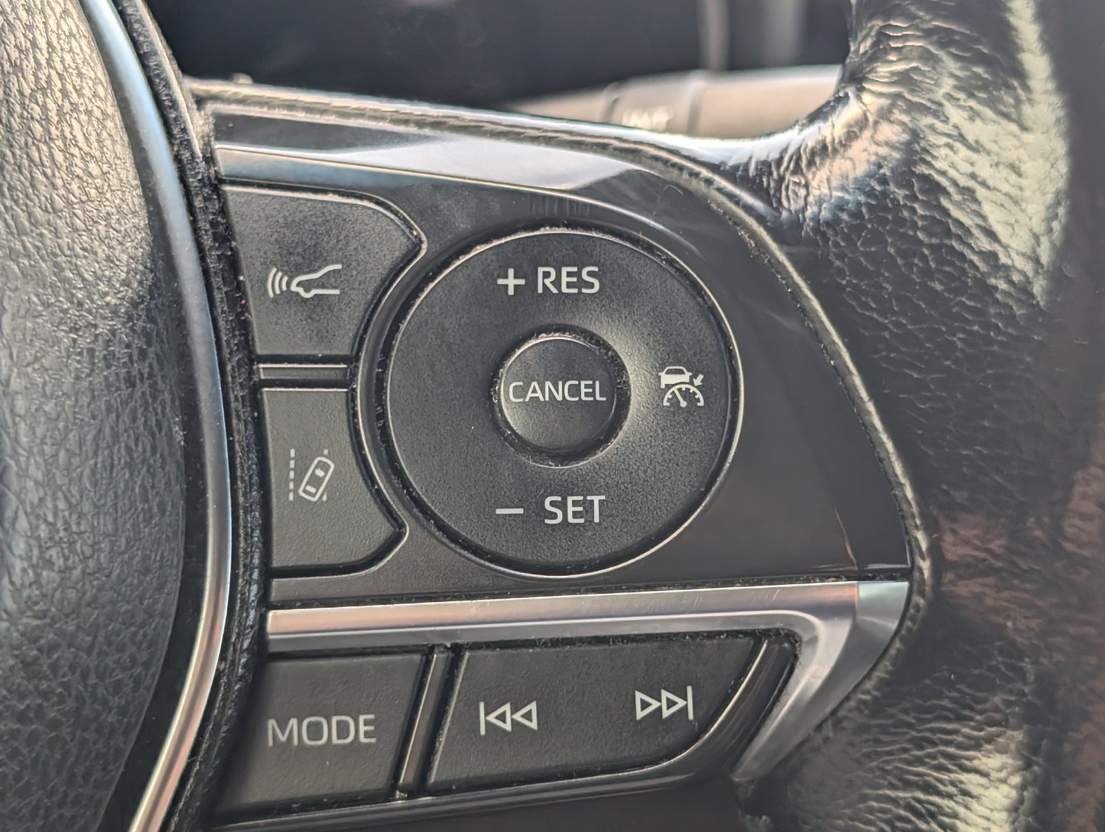 Used 2020 Toyota Avalon XLE w/ Moonroof Package FWD image 22