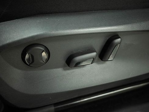 Used 2024 Volkswagen Tiguan SE image 12