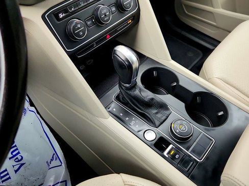 Used 2018 Volkswagen Atlas SE AWD/4WD image 16