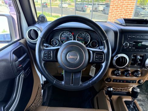 Used 2012 Jeep Wrangler Unlimited Sahara w/ Connectivity Group AWD/4WD image 11