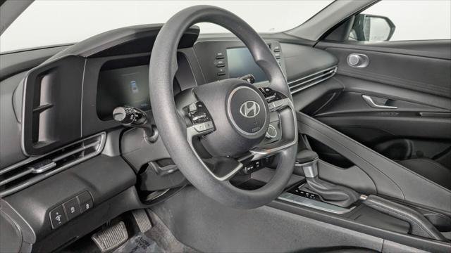 Used 2025 Hyundai Elantra SE FWD image 24