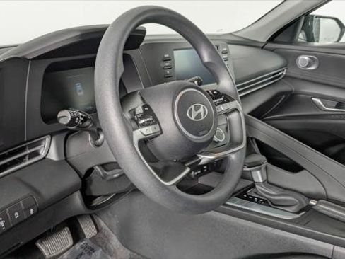Used 2025 Hyundai Elantra SE FWD image 24