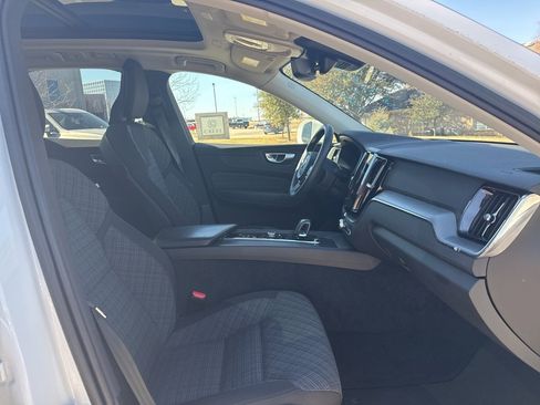 Certified 2023 Volvo XC60 B5 Core image 9