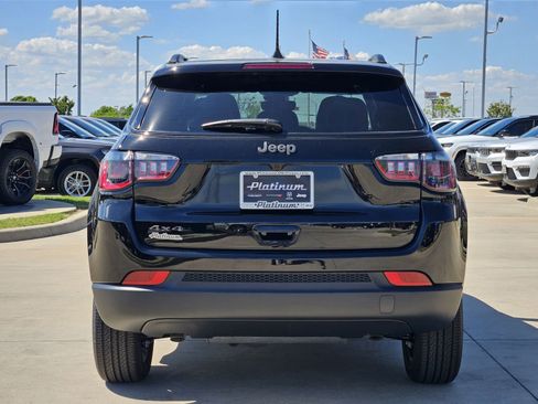 New 2026 Jeep Compass Latitude image 8