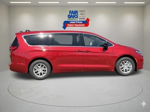New 2026 Chrysler Pacifica Select FWD image 6
