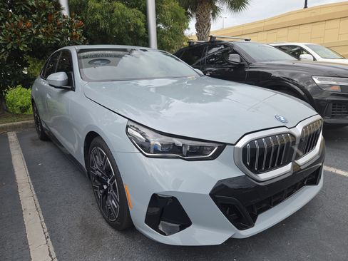 Used 2026 BMW i5 M60 w/ M Sport Package RWD image 1