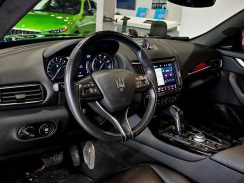 Used 2023 Maserati Levante GT AWD/4WD image 15