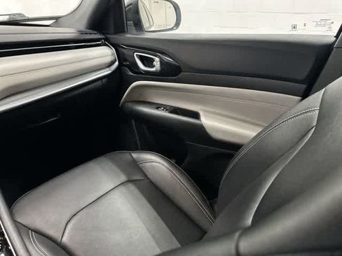 Used 2025 Jeep Compass Limited image 13