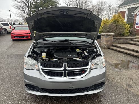 Used 2019 Dodge Grand Caravan SE FWD image 12