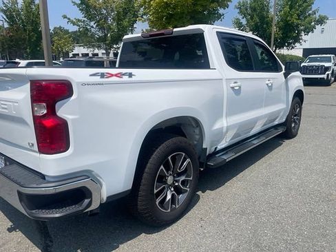Used 2022 Chevrolet Silverado 1500 LT AWD/4WD image 4