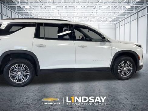 Used 2024 Chevrolet Traverse LT w/ Enhanced Driving Package FWD image 2