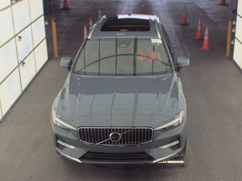 Used 2023 Volvo XC60 B5 Plus FWD image 2