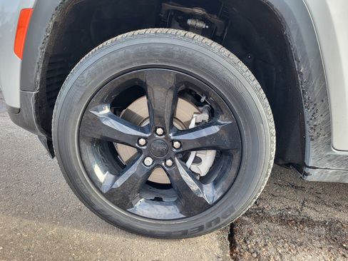 Used 2022 Jeep Grand Cherokee L Laredo image 18