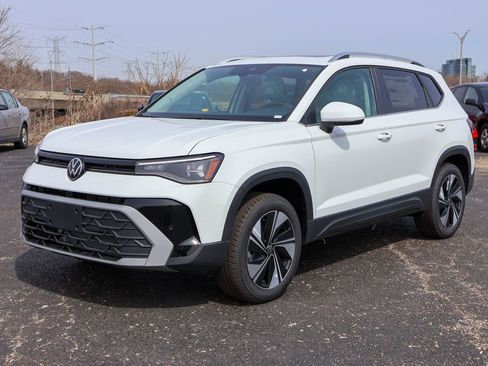 New 2025 Volkswagen Taos SE image 13