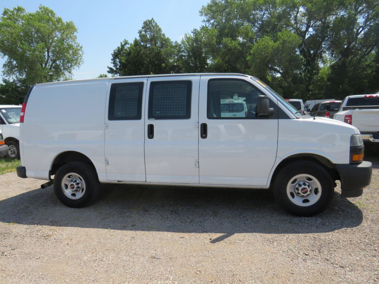 Used 2018 GMC Savana 2500 w/ Driver Convenience Package RWD image 4