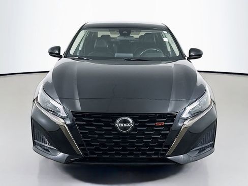 Used 2024 Nissan Altima 2.5 SR image 2