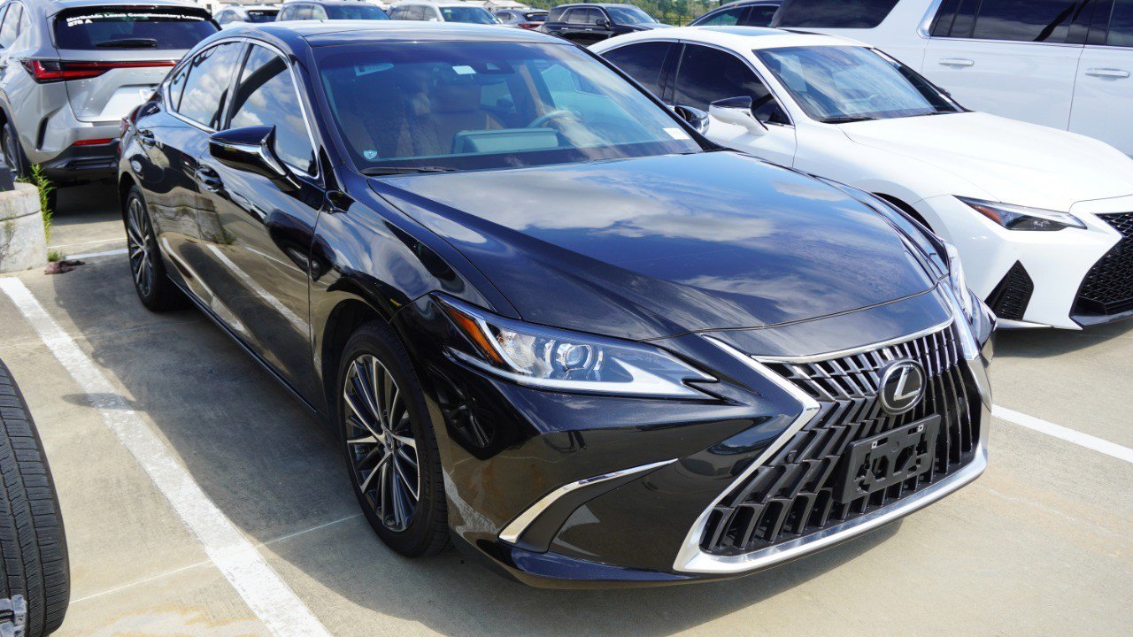 Used 2024 Lexus ES 350 w/ Premium Package FWD image 3