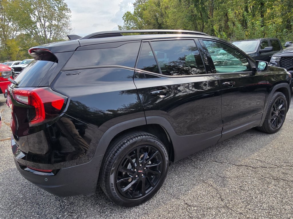 Used 2024 GMC Terrain SLT w/ Elevation Edition AWD/4WD image 8