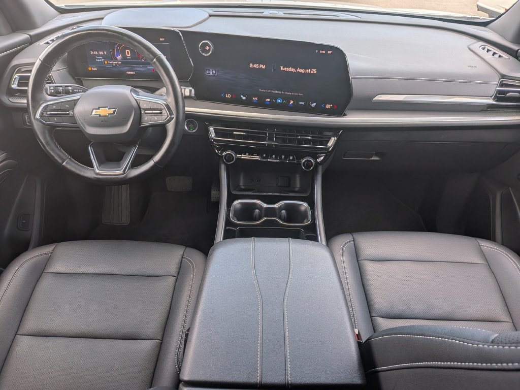 Used 2025 Chevrolet Traverse LT FWD image 17