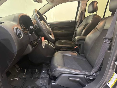 Used 2016 Jeep Compass Latitude AWD/4WD image 19
