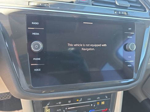 Used 2022 Volkswagen Tiguan SE image 28